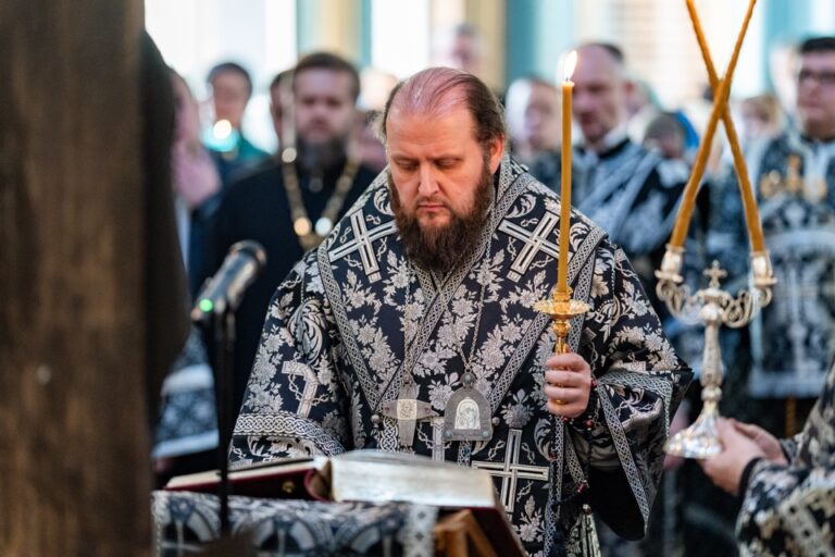 Вечерня с чтением акафиста Страстям Христовым во Владимирском храме посёлка Красково