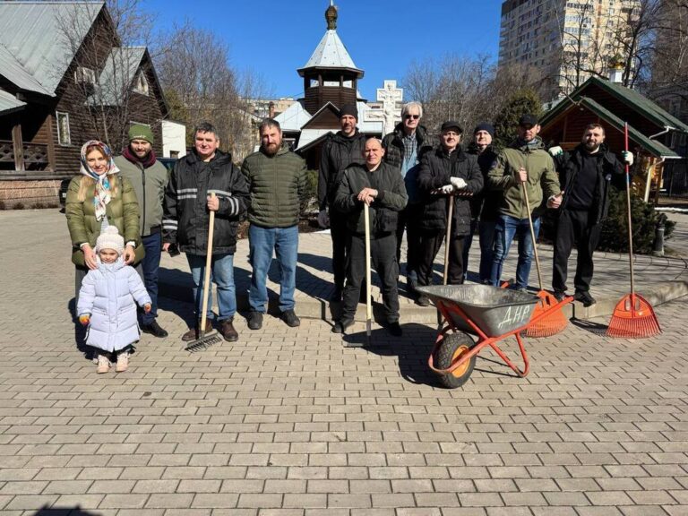 На субботнике в Преображенском соборе г. Люберцы
