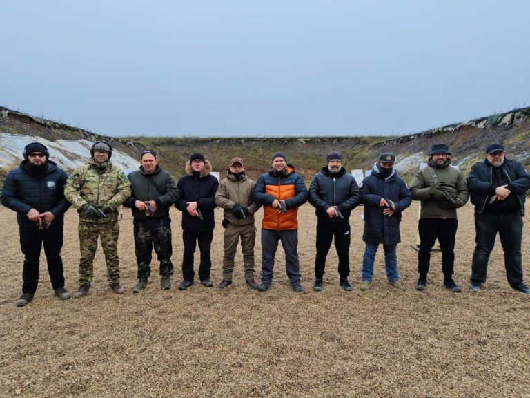 На тренировке по стрелковой подготовке