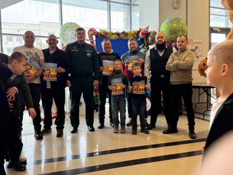 Фонд «Сияние жизни» совместно с АНО «Люберецкие Соборяне» провели Рождественскую елку для детей с ДЦП, детей-инвалидов, детей из семей участников СВО и многодетных семей.