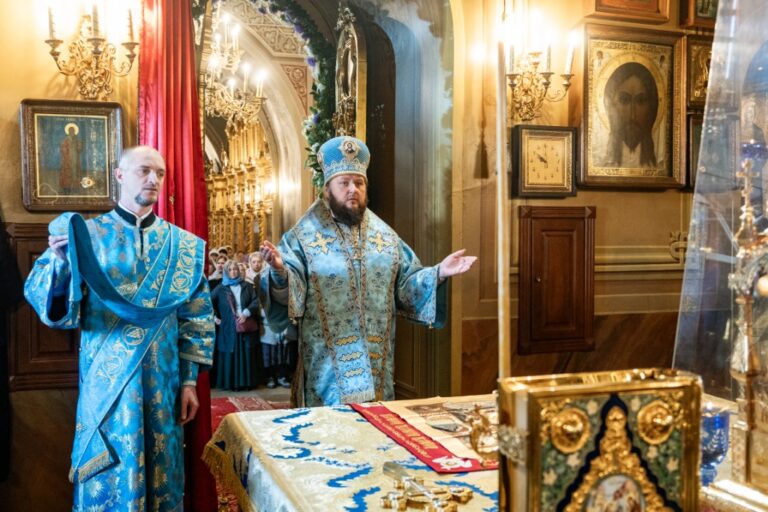 Архиерейское богослужение в храме Рождества Пресвятой Богородицы села Верхнее Мячково