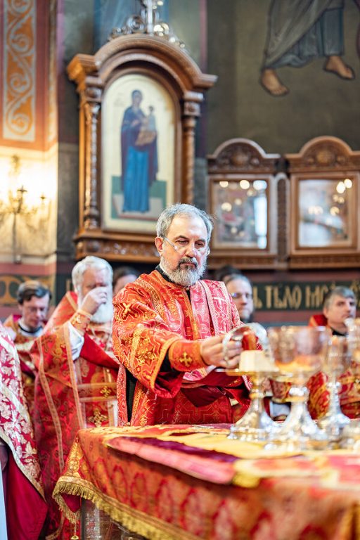 14.04.2026-bozhestvennaya-liturgiya-v-preobrazhenskom-sobore_048
